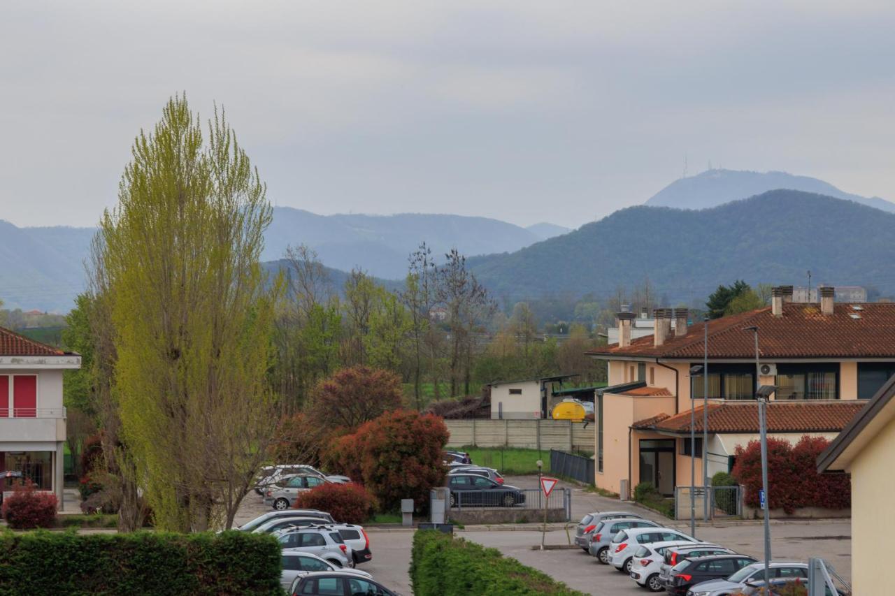 Giotto Guesthouse Due Carrare Luaran gambar